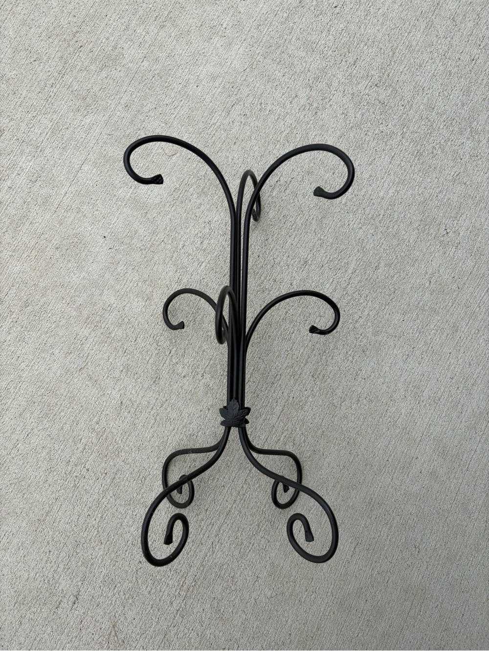 Longaberger Black Decorative Scroll Hook Stand